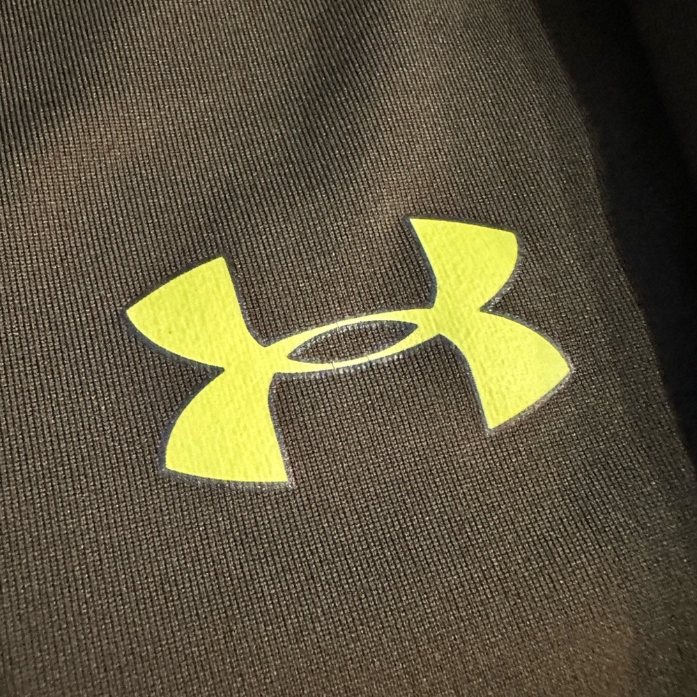 Under Armour Men's Performance Jacket in Black and Yellow 1/4 Zip - Picture 6 of 10